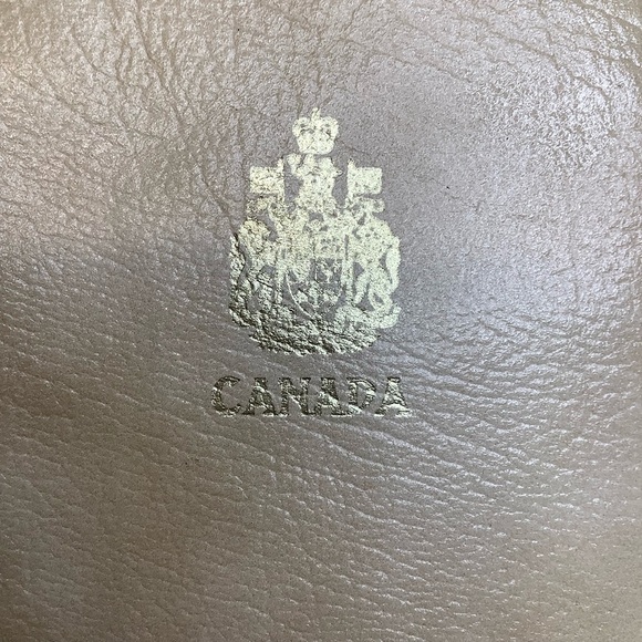 BUXTON Oasis Genuine Leather Canadian Travel Passport Wallet - Picture 8 of 14